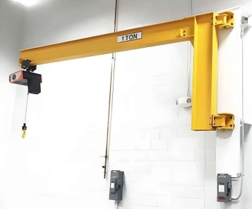 Electric wall-mounted cantilever crane