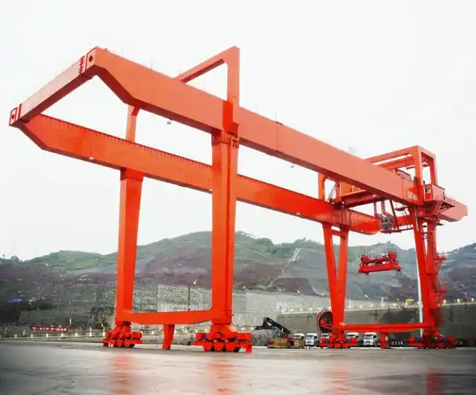 Rail-mounted container gantry crane
