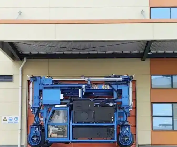 Container Straddle Carrier